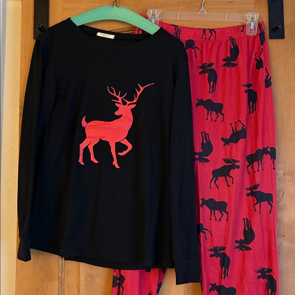 Women’s Pajamas Set - Black and Red with Reindeer Design